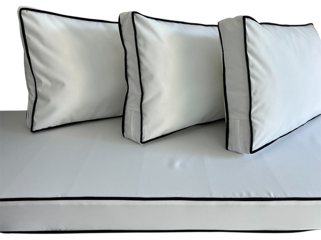 COJIN BASE BLANCO PIPING NEGRO 3 CUERPOS